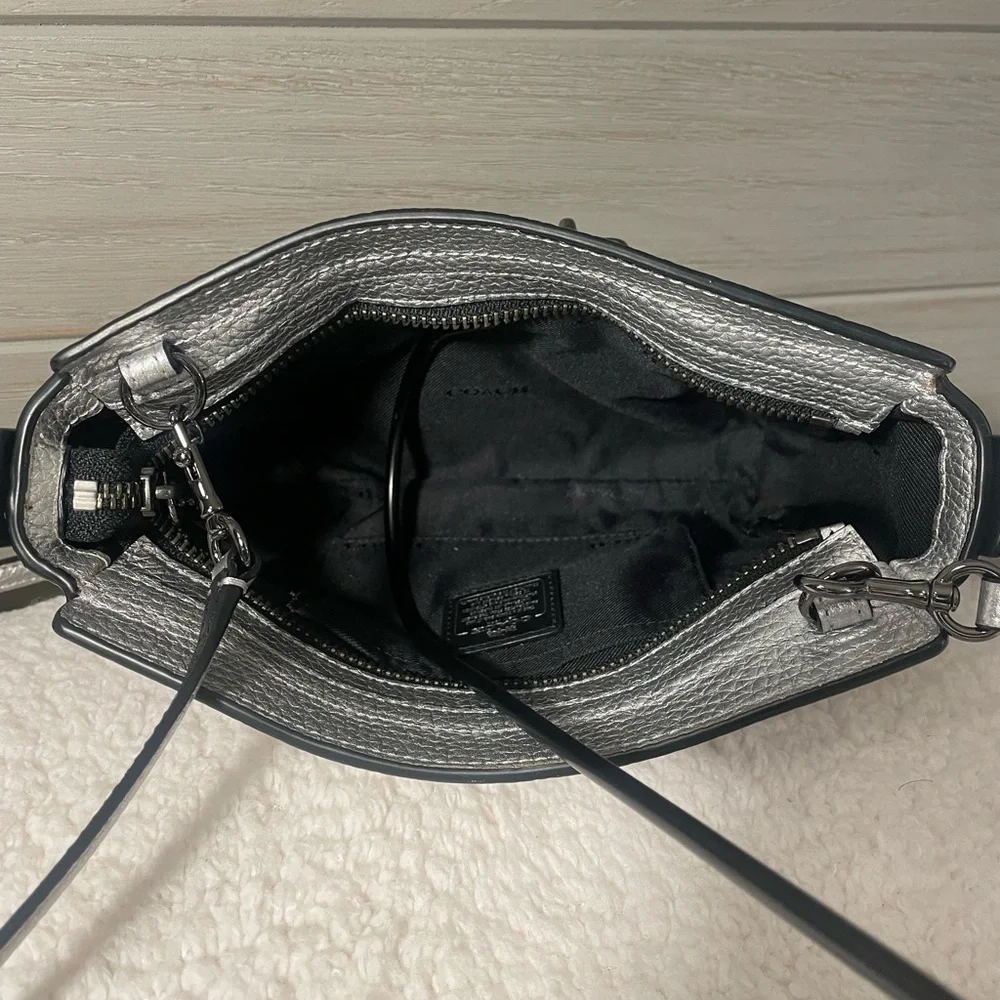 Coach Swagger crossbody in metallic silver - Picture 5 of 8